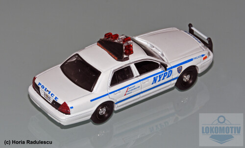64-NYPD-Ford-Crown-Vic-2011-2.jpg