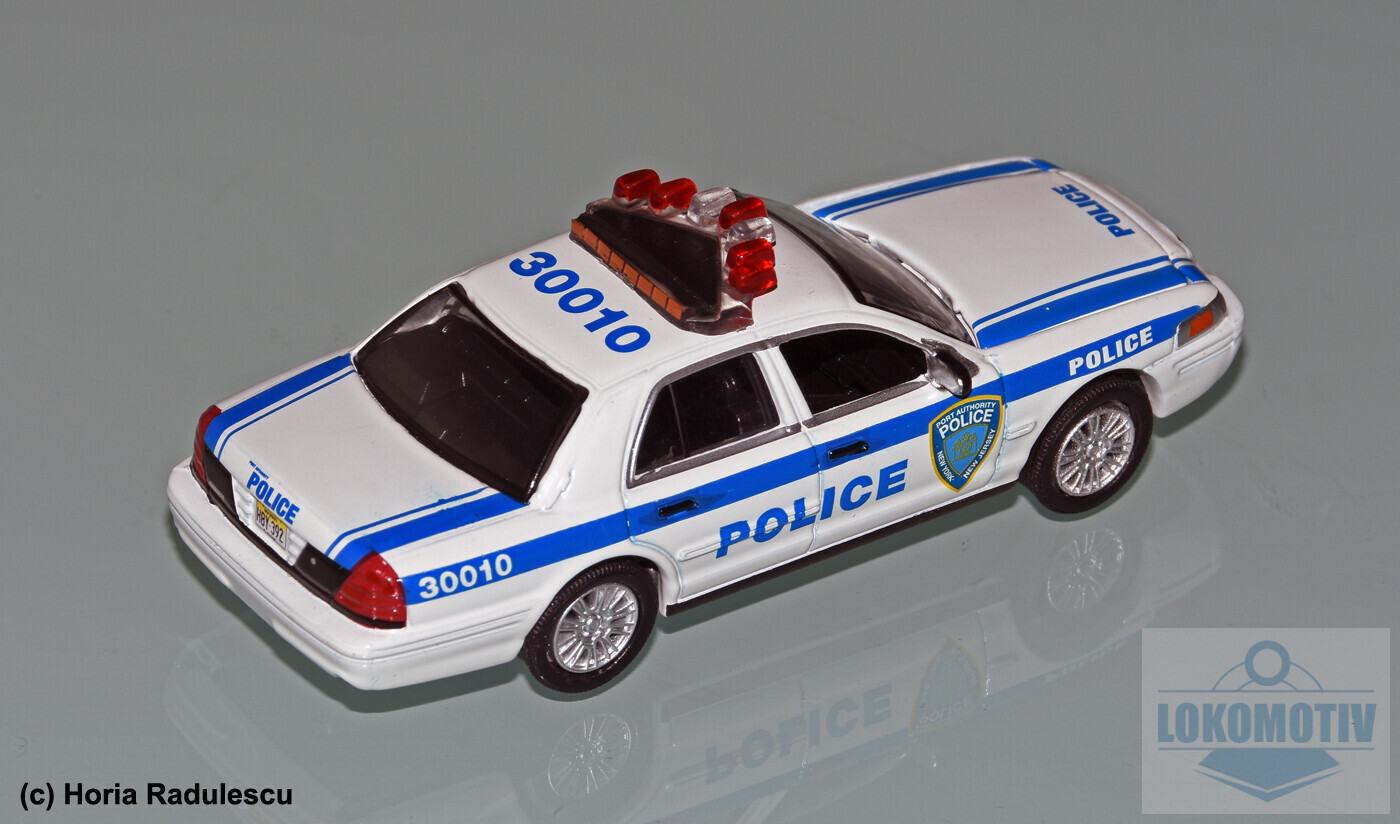 64-PAPD-Ford-Crown-Vic-2003-2.jpg